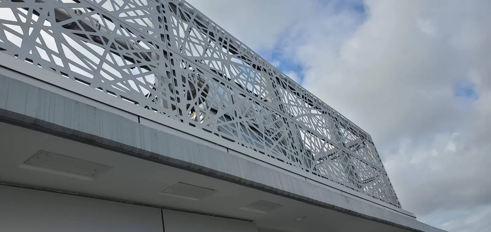 Laser-patterned aluminum facade panels on a building